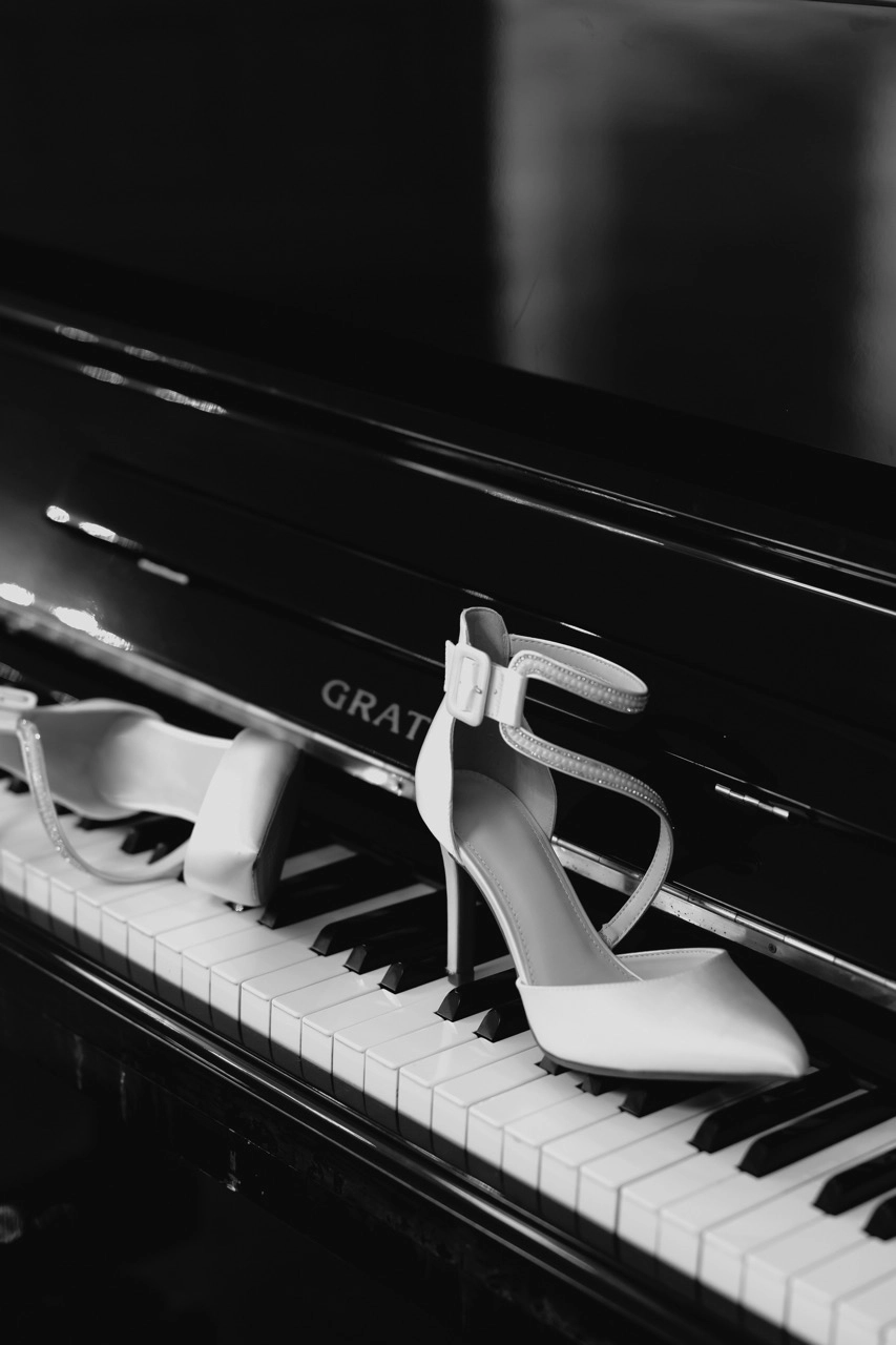 Wedding shoes on a piano at wedding vienna venue