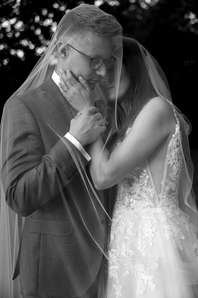 Brautpaarportrait von Fotograf für eure Hochzeit im Burgenland