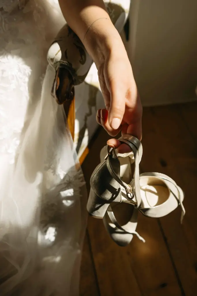 bride and her shoes in mallorca